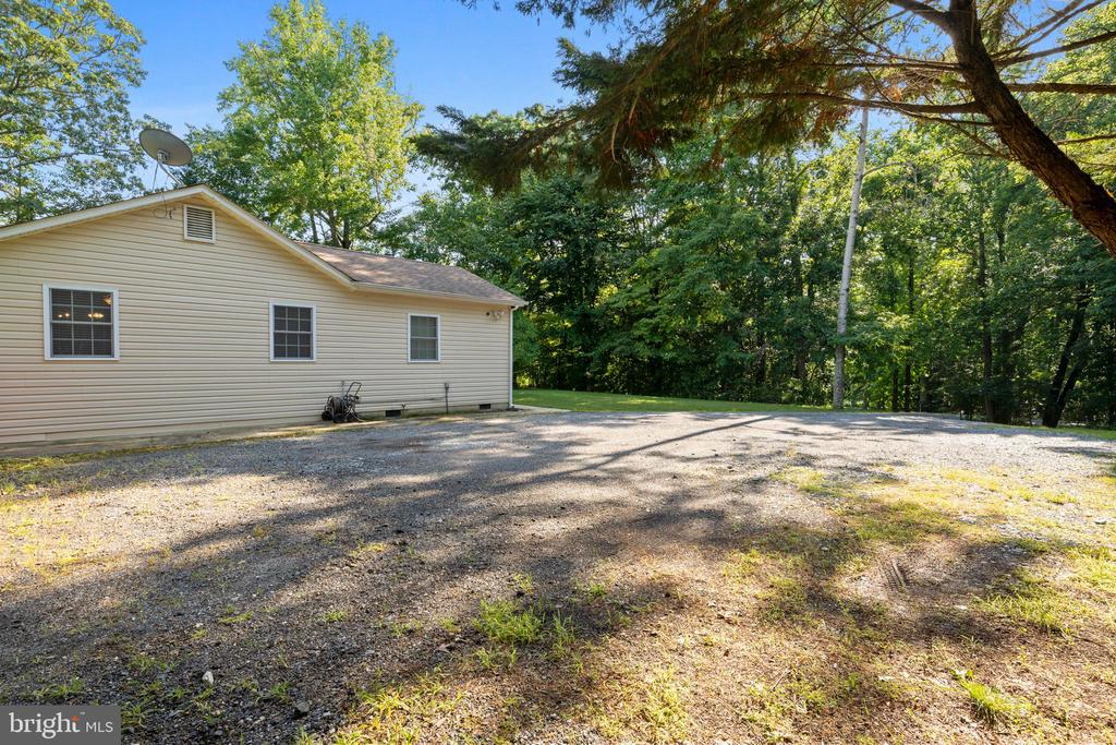 8060 IRONSIDES ROAD
