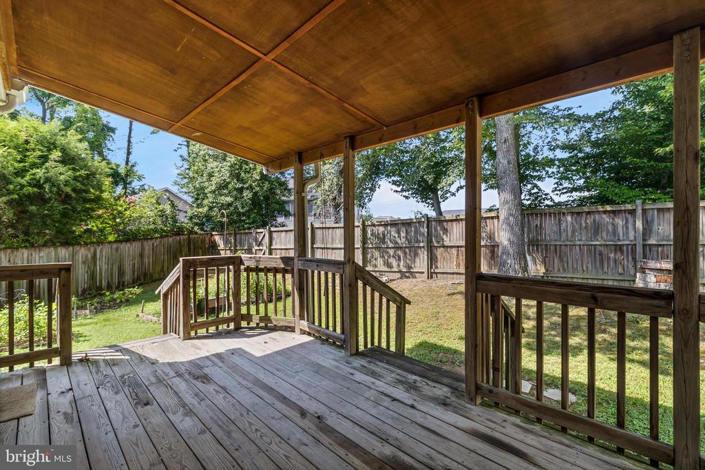 2402 OAKWOOD COURT