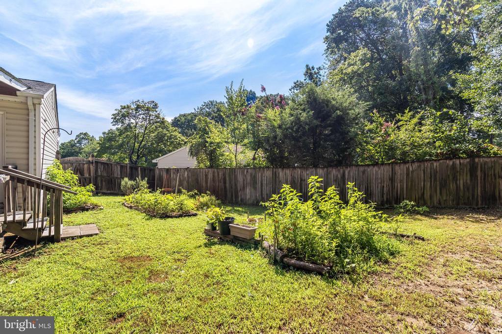 2402 OAKWOOD COURT