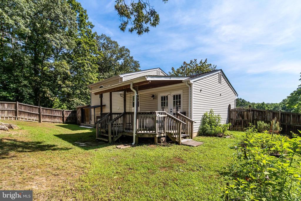 2402 OAKWOOD COURT