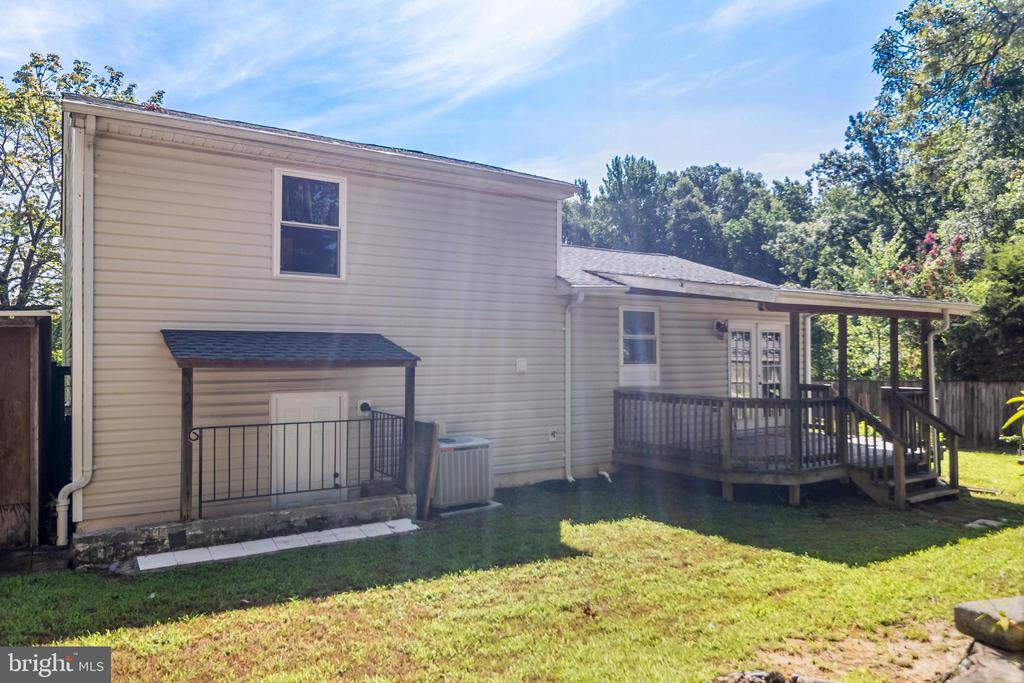 2402 OAKWOOD COURT