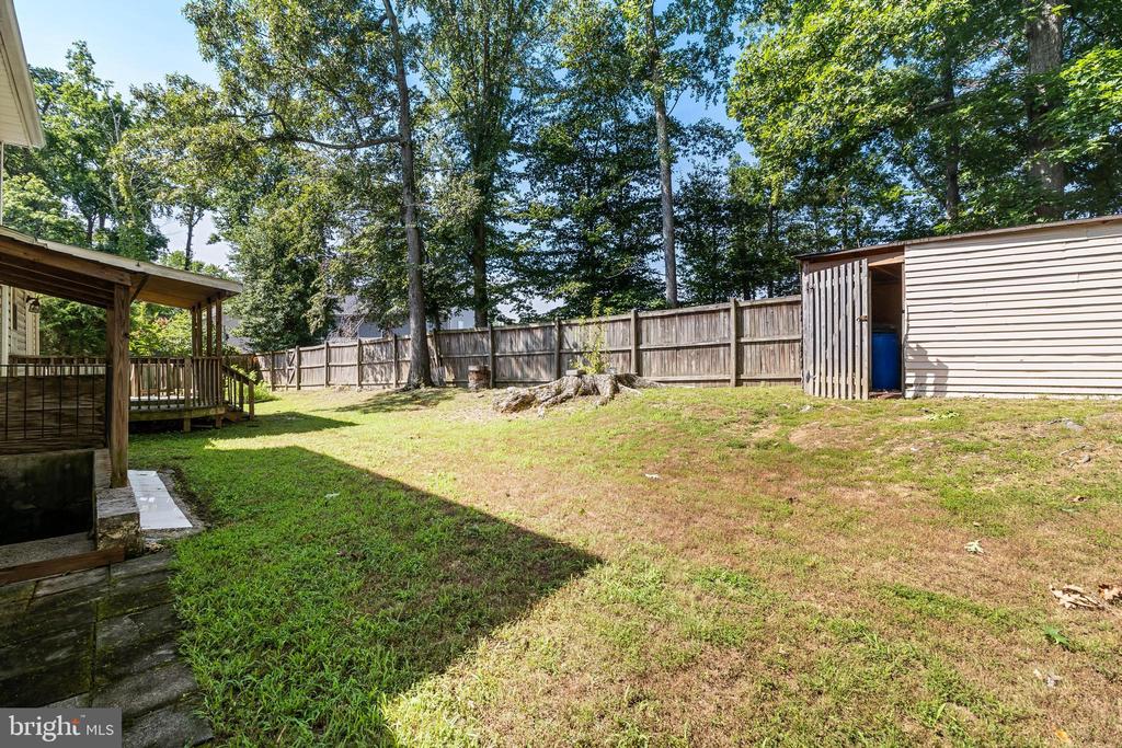 2402 OAKWOOD COURT