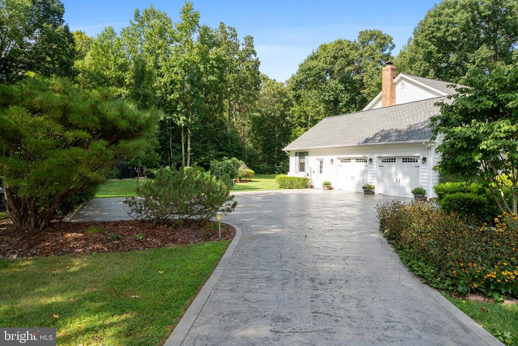 8405 VIRGINIA COURT