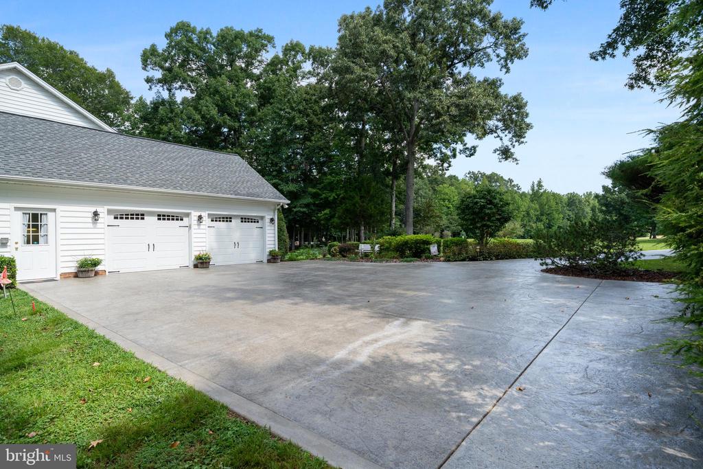 8405 VIRGINIA COURT