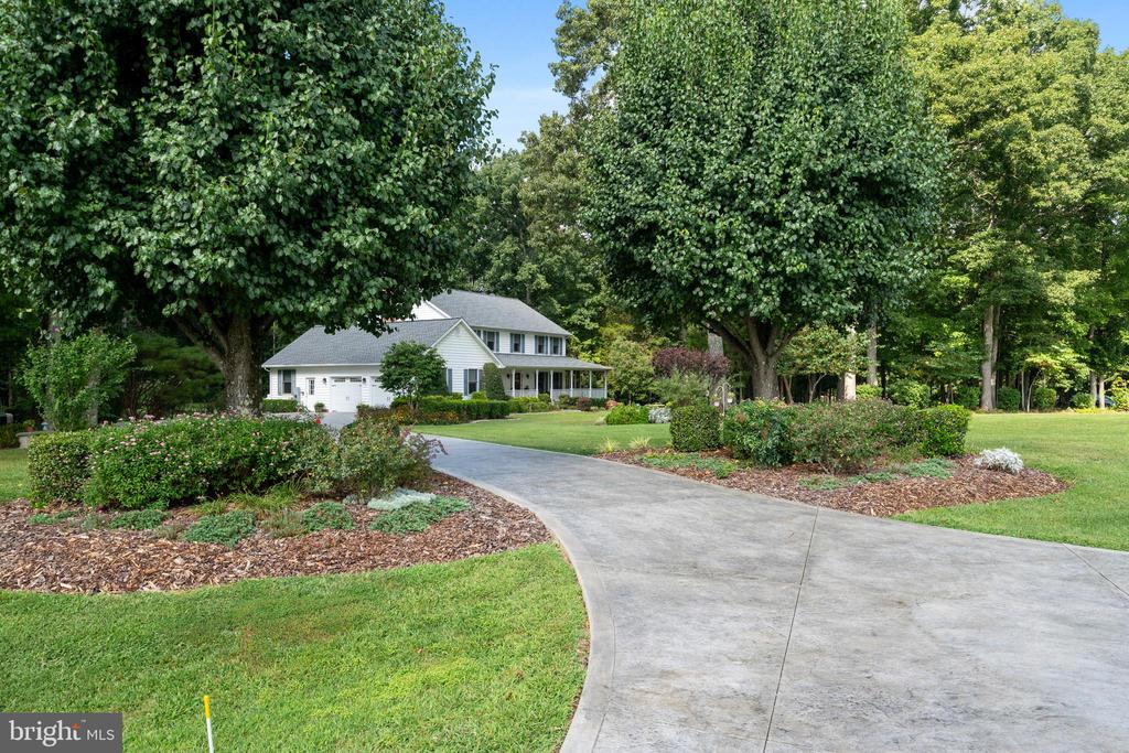 8405 VIRGINIA COURT