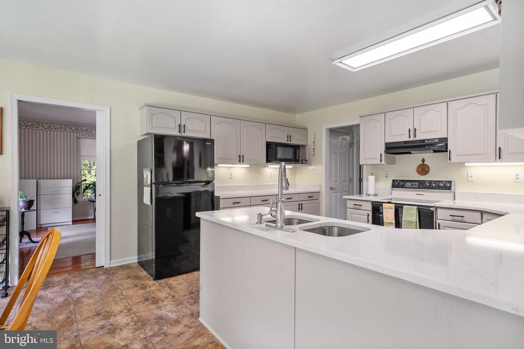 8405 VIRGINIA COURT