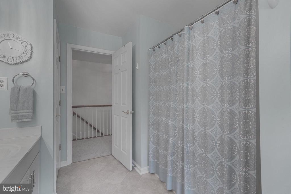 8405 VIRGINIA COURT