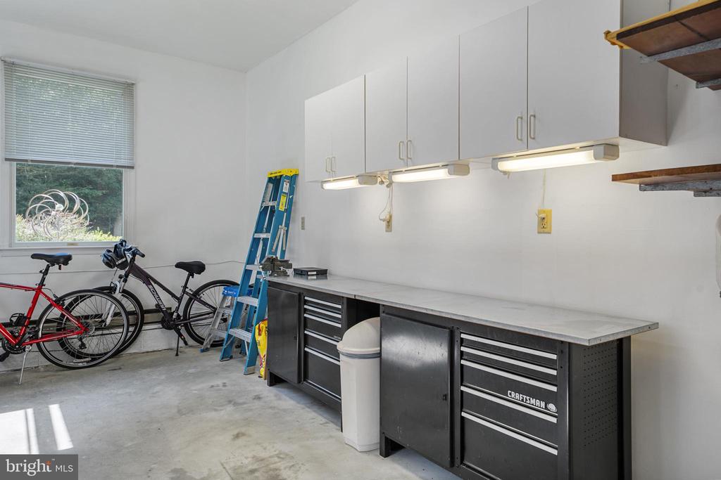 8405 VIRGINIA COURT
