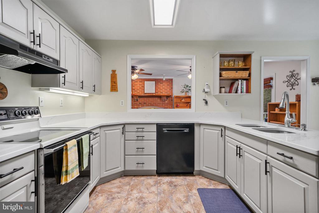 8405 VIRGINIA COURT