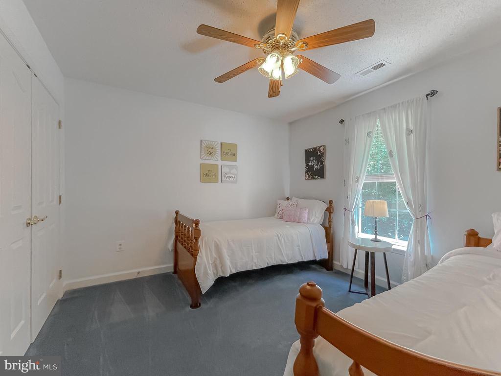 9150 SPARKLING PLACE