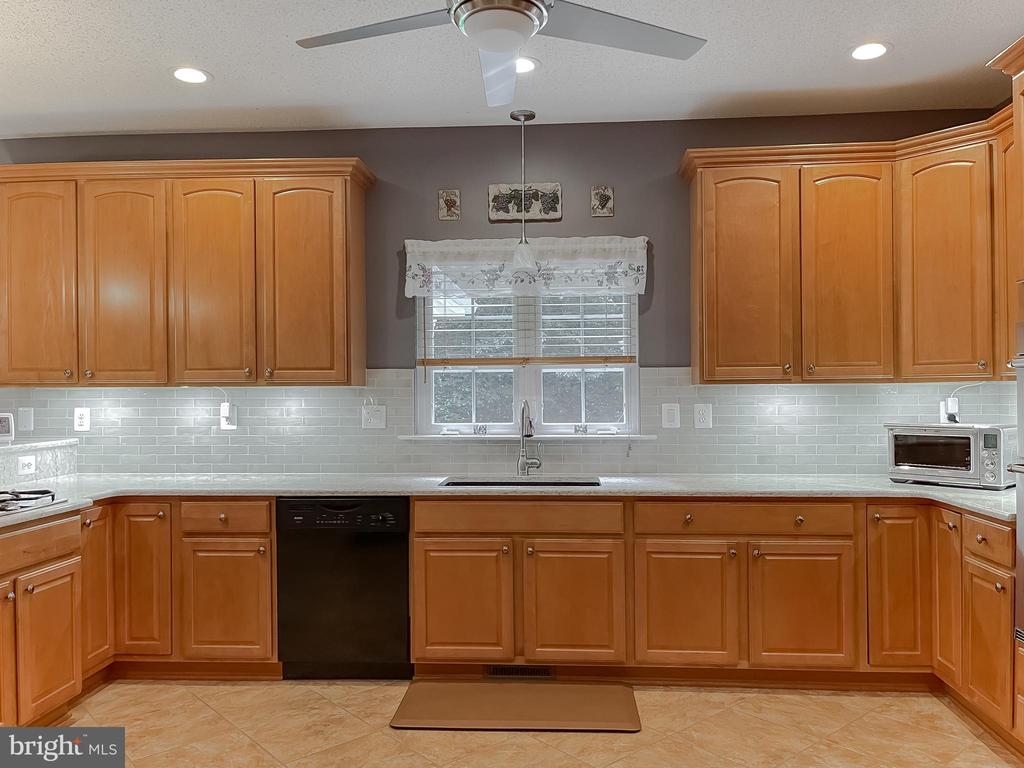 9150 SPARKLING PLACE