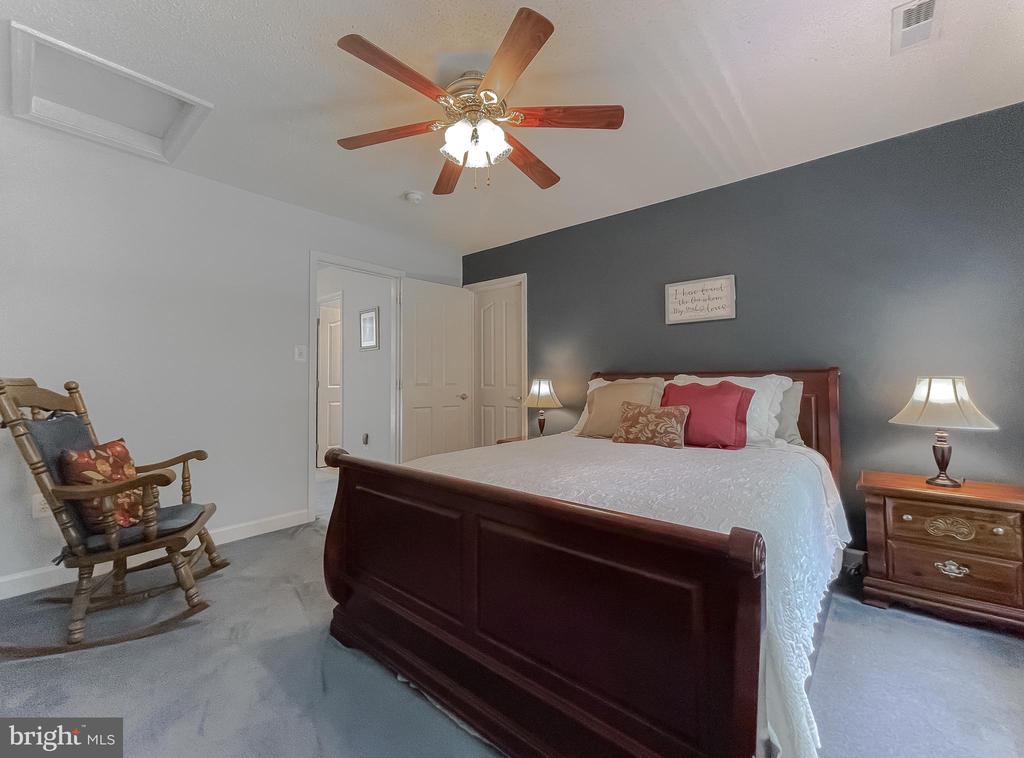 9150 SPARKLING PLACE