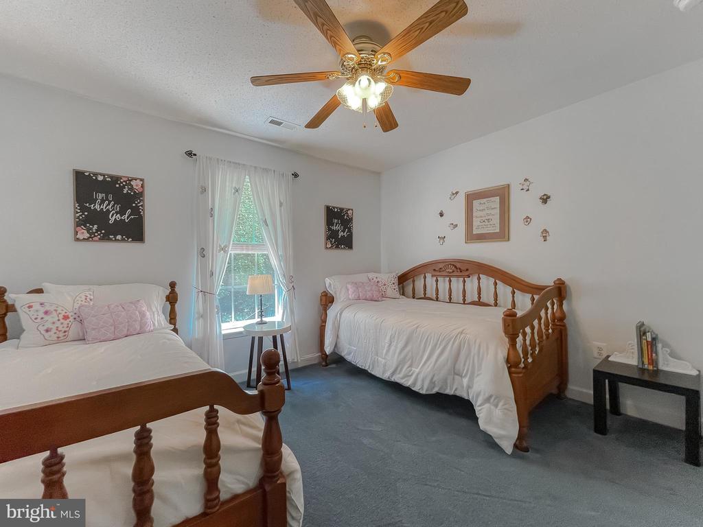 9150 SPARKLING PLACE