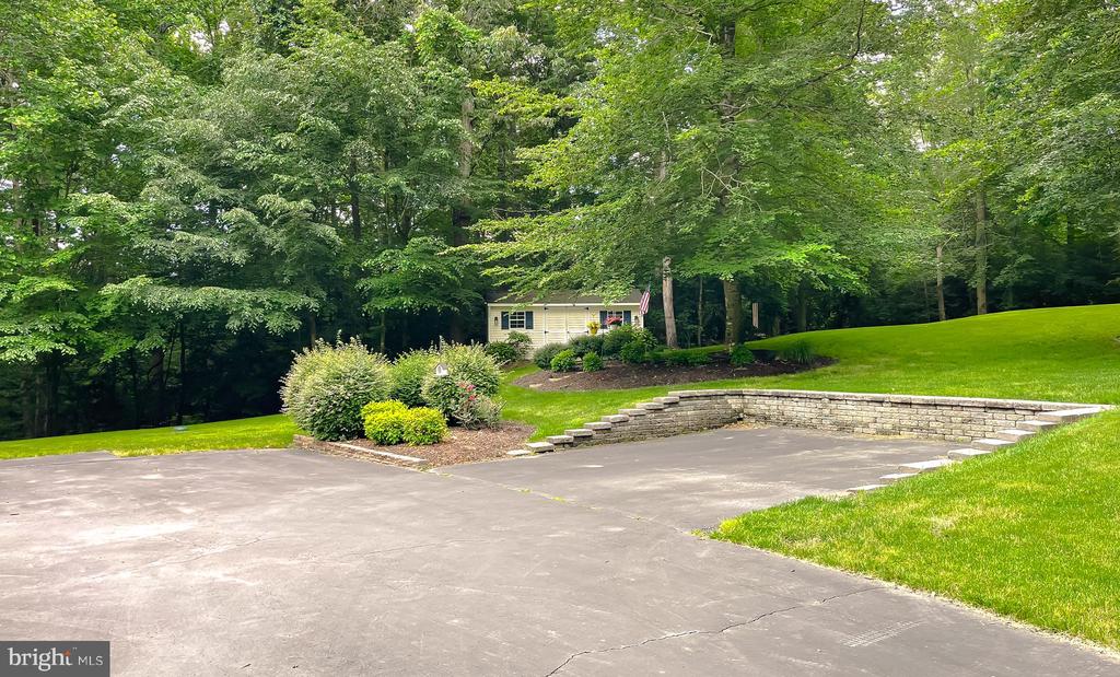 9150 SPARKLING PLACE