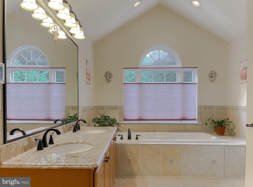 9150 SPARKLING PLACE