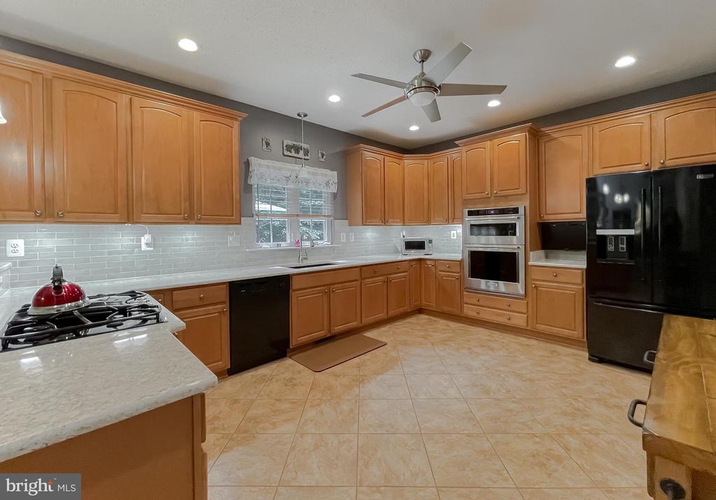 9150 SPARKLING PLACE