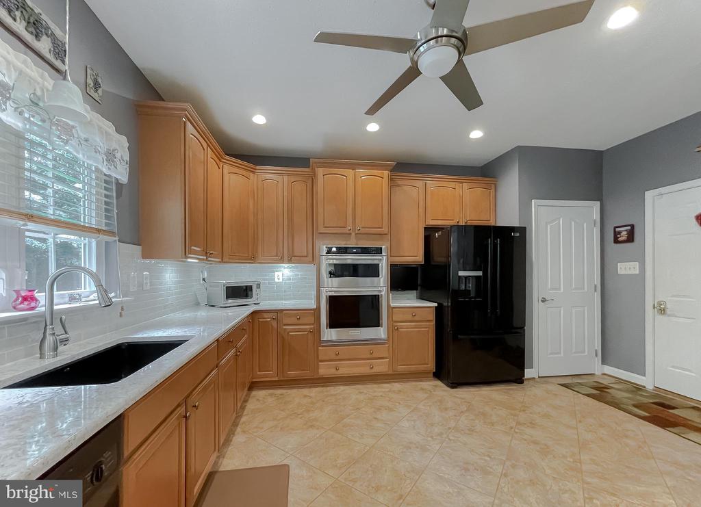 9150 SPARKLING PLACE