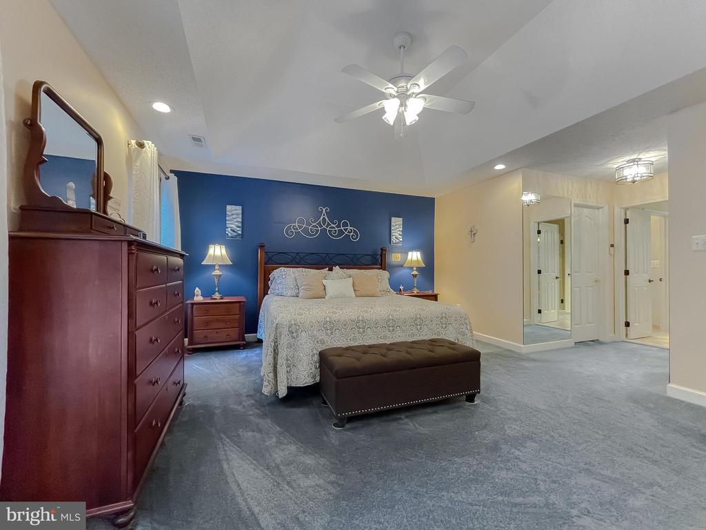 9150 SPARKLING PLACE