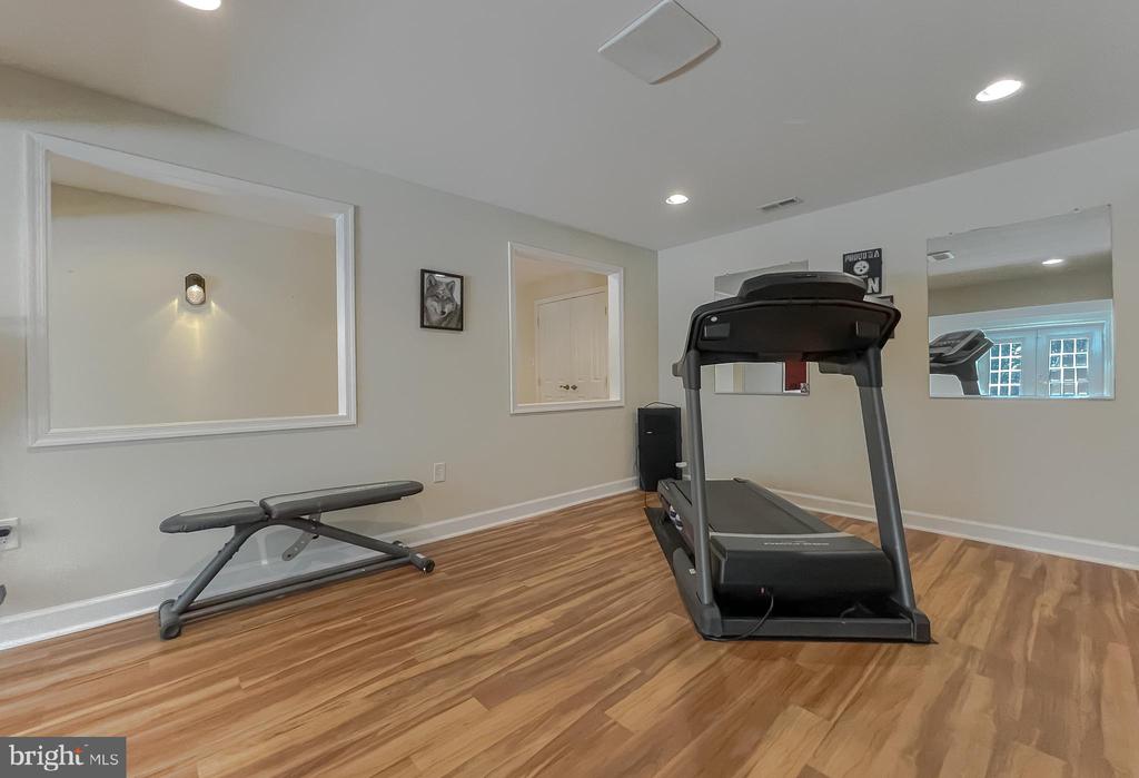 9150 SPARKLING PLACE