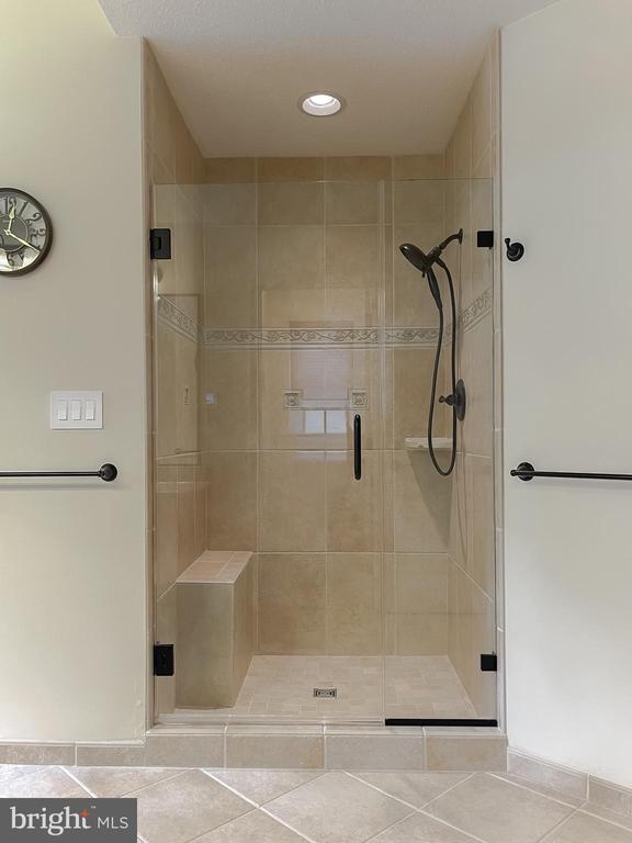 9150 SPARKLING PLACE
