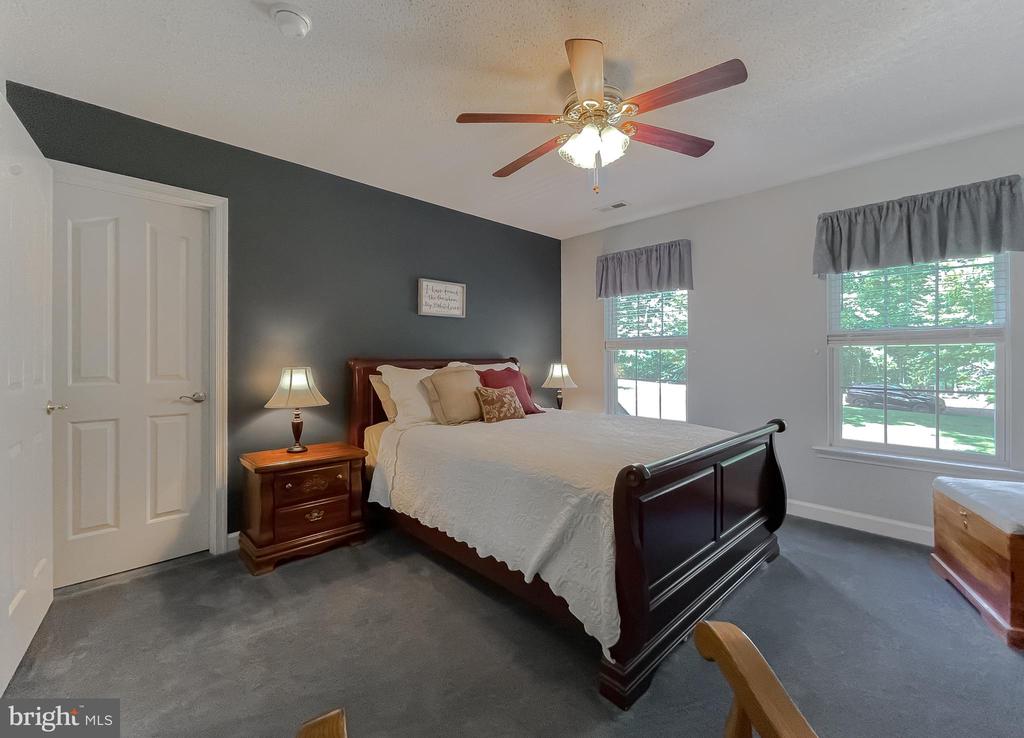 9150 SPARKLING PLACE