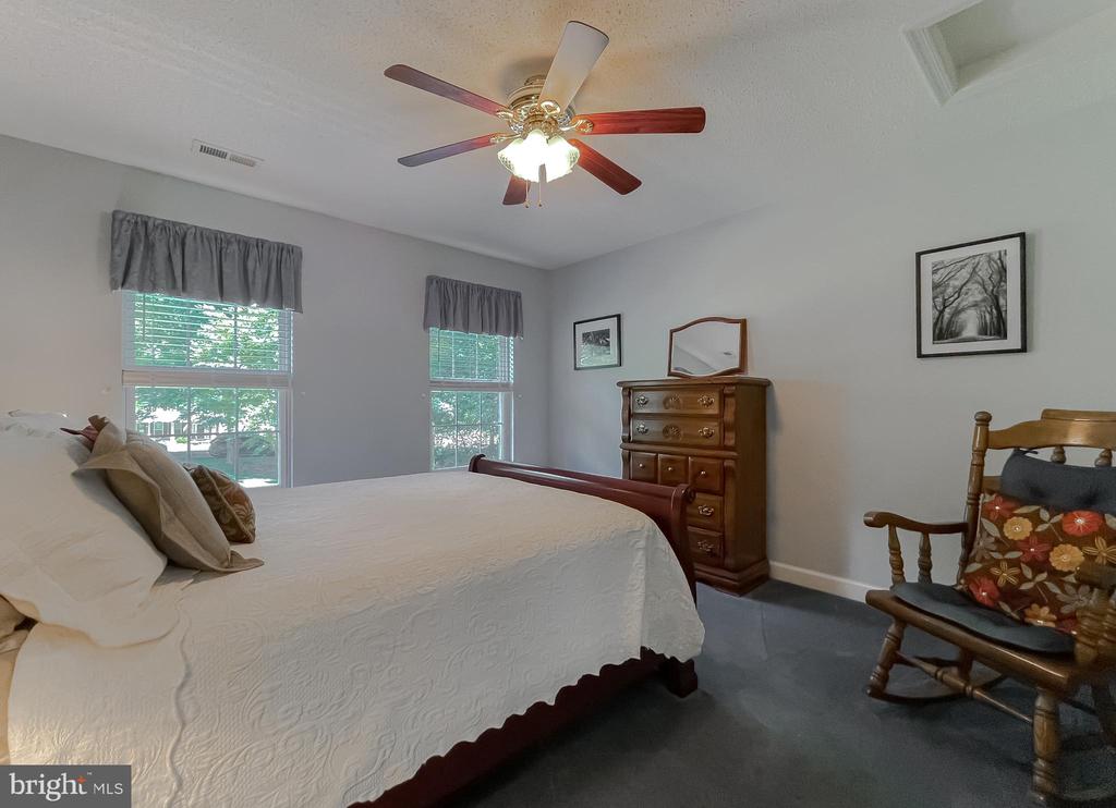 9150 SPARKLING PLACE