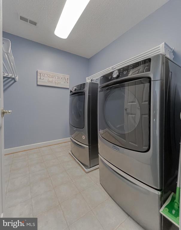 9150 SPARKLING PLACE