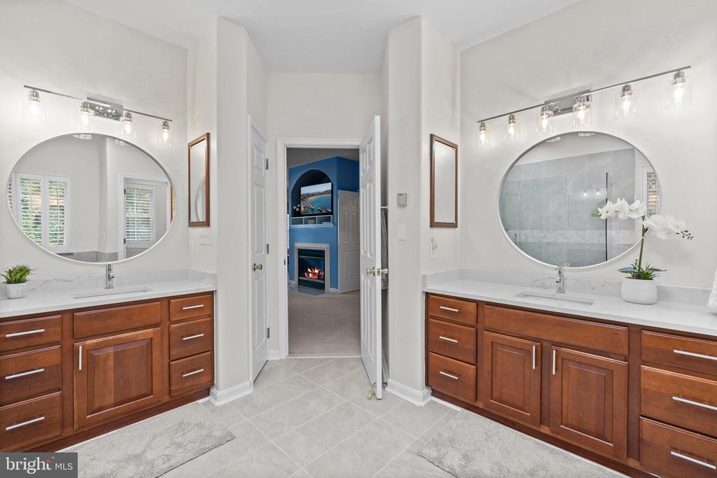 8100 DEEPWATER VIEW PLACE