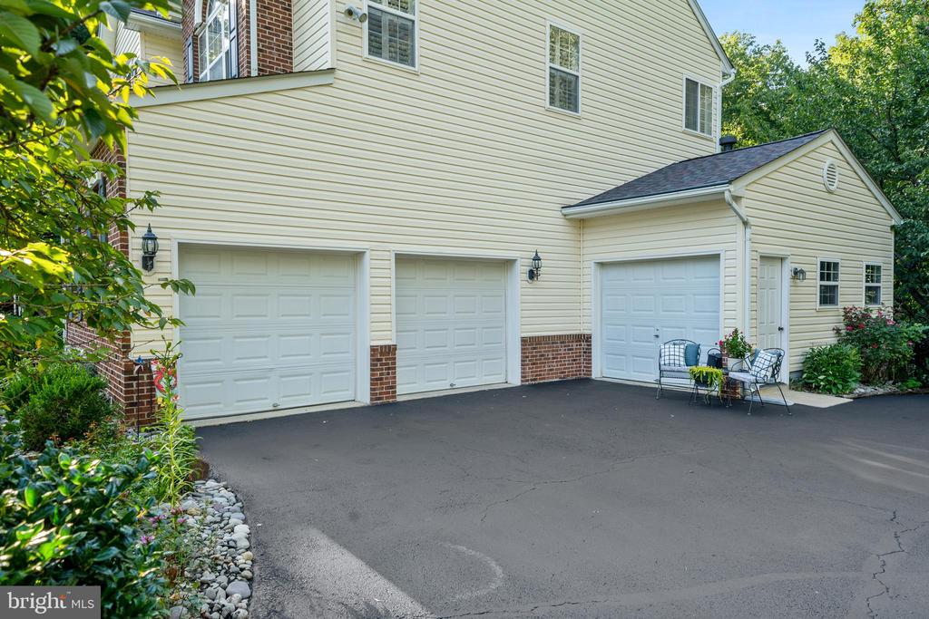 8100 DEEPWATER VIEW PLACE