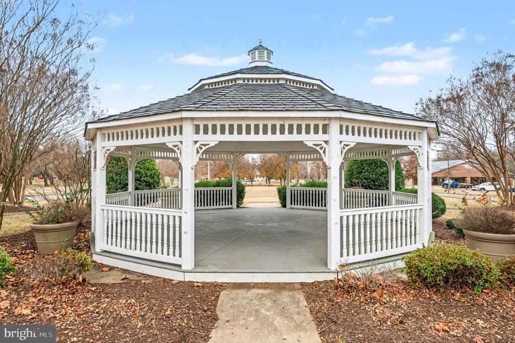 25 INDIAN HEAD AVENUE