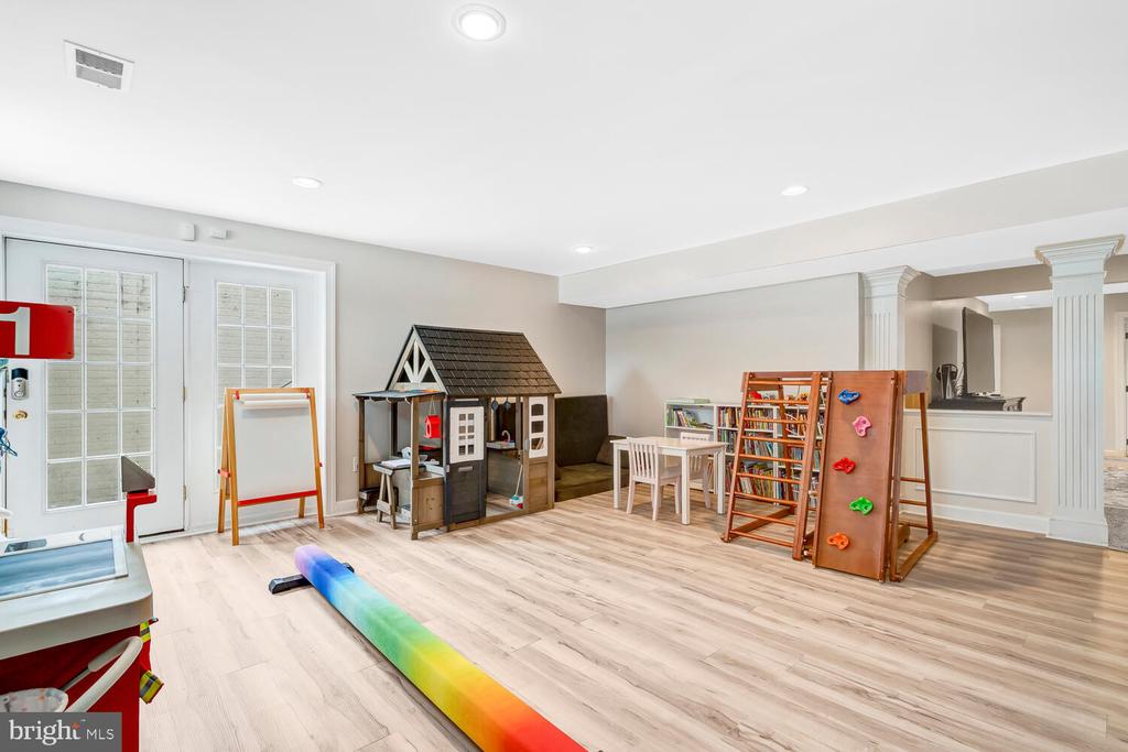 8749 BANCROFT DRIVE