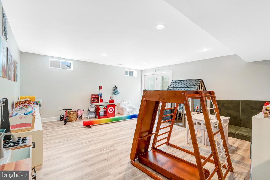 8749 BANCROFT DRIVE
