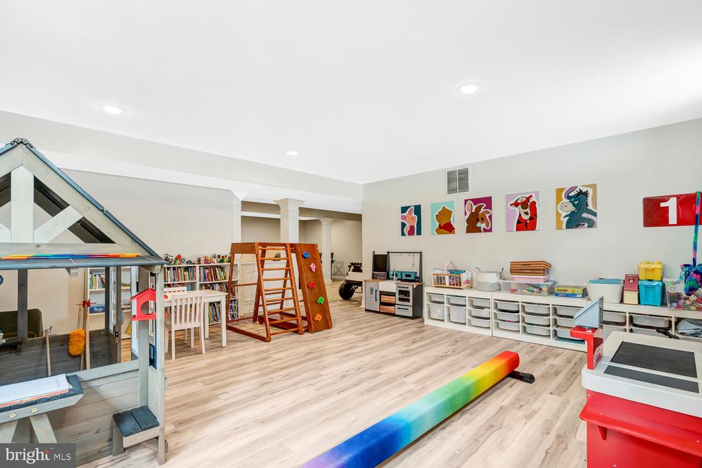 8749 BANCROFT DRIVE