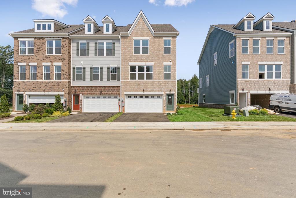 3188 ICEHOUSE PLACE