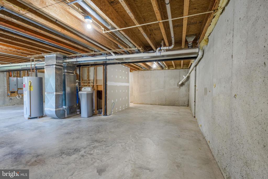 12438 WHISPER CREEK COURT