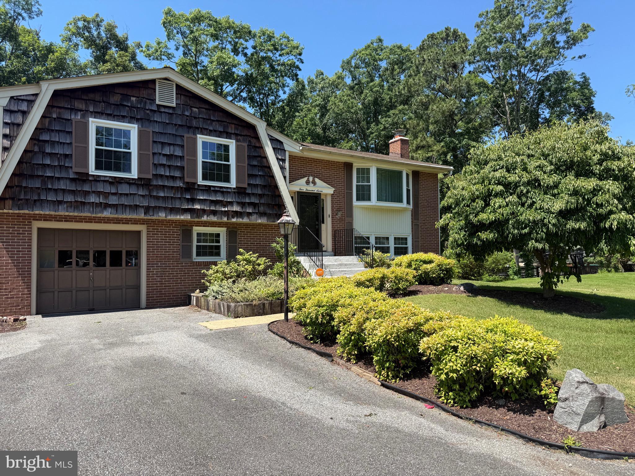 4007 BREWSTER LANE