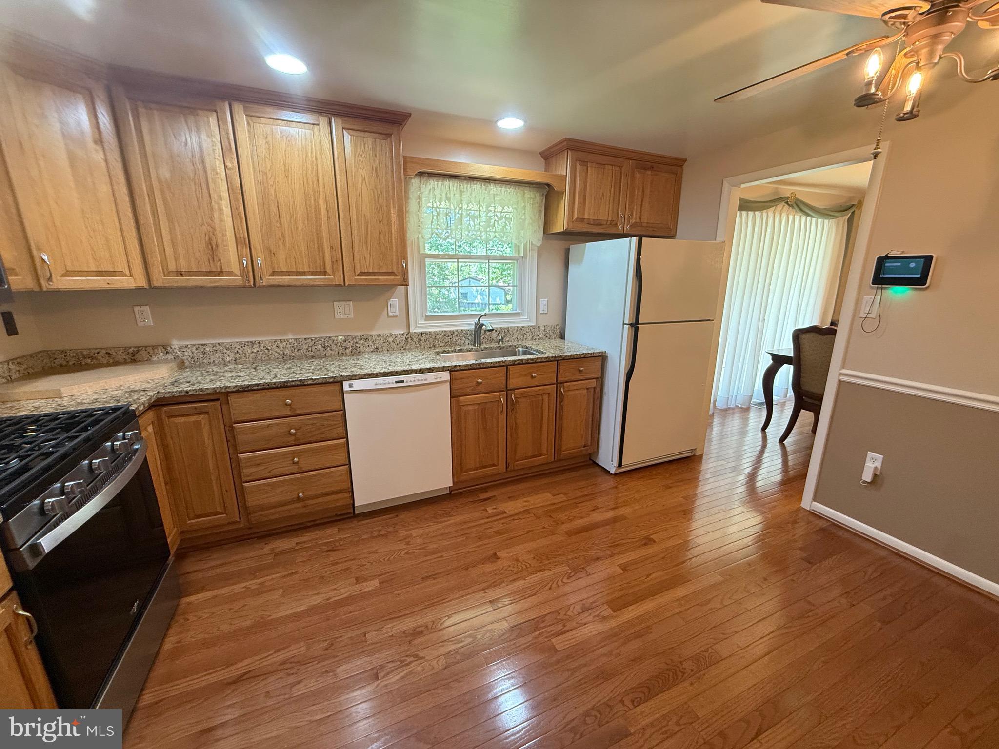 4007 BREWSTER LANE