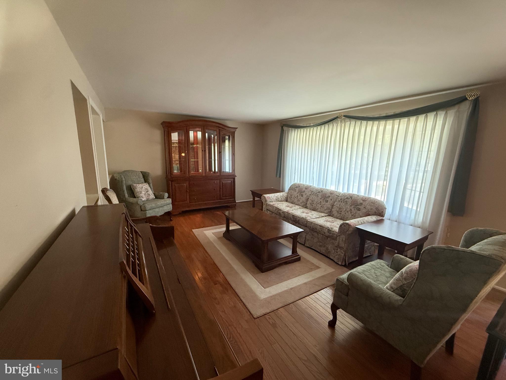 4007 BREWSTER LANE
