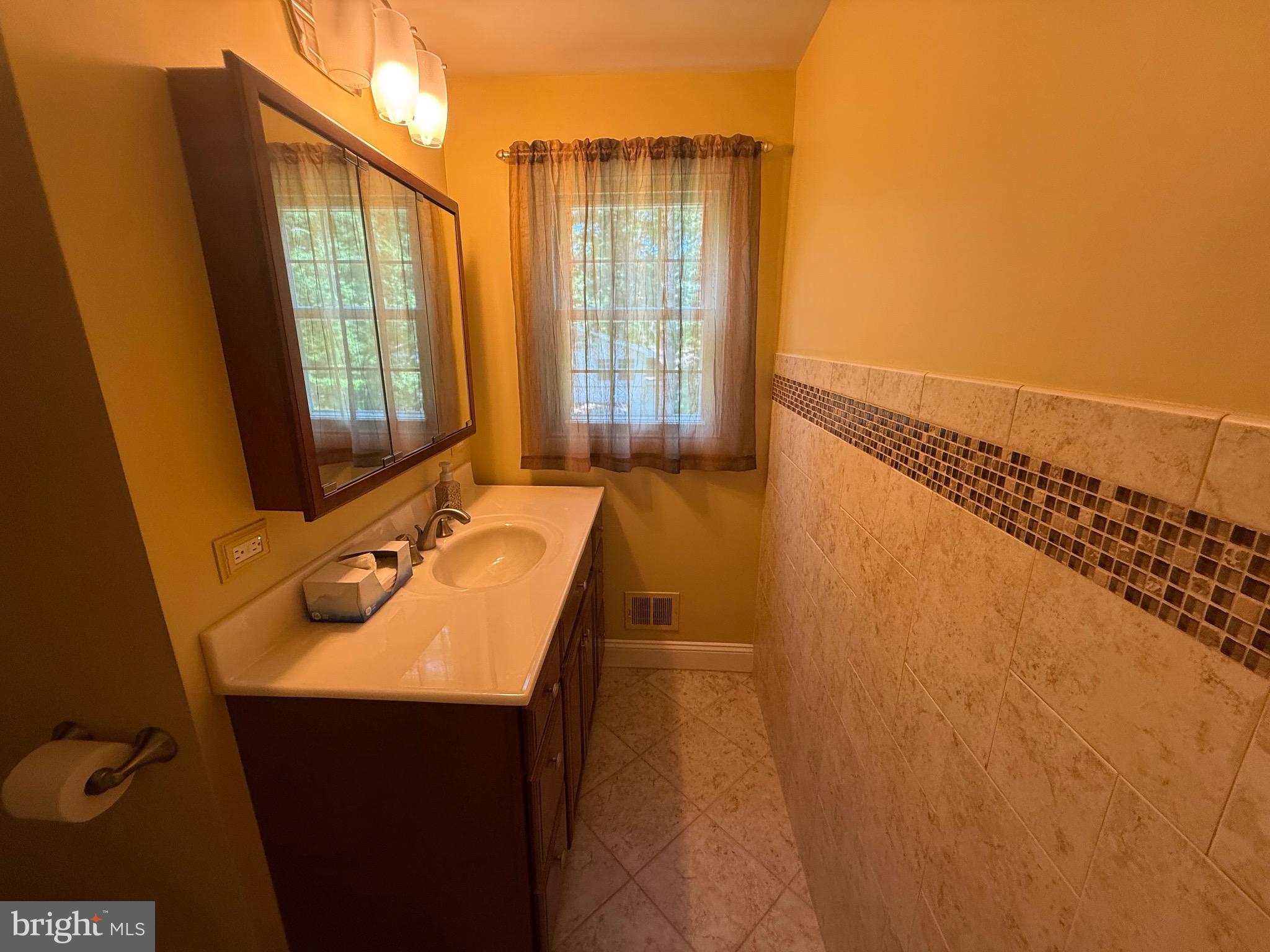 4007 BREWSTER LANE