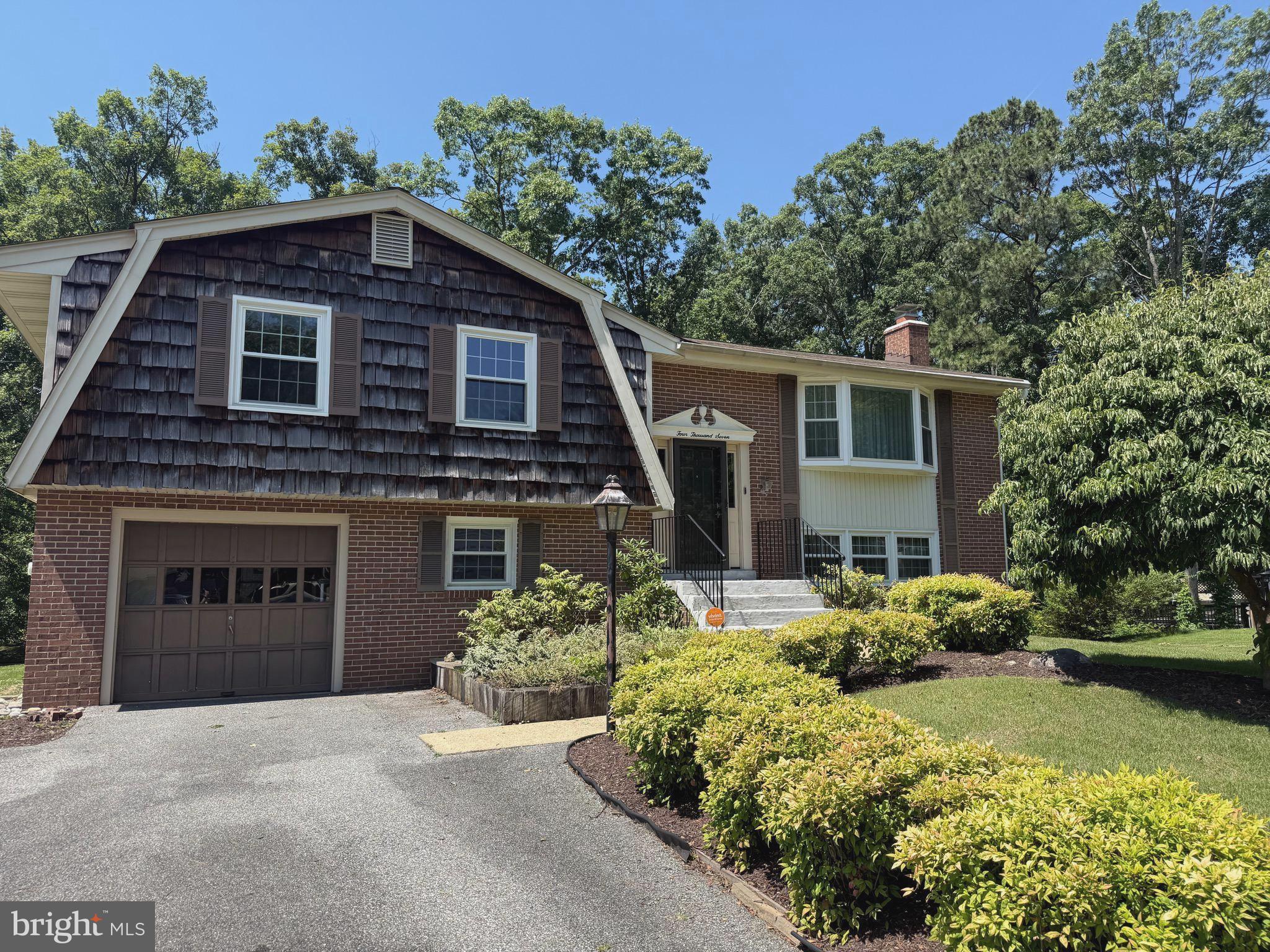 4007 BREWSTER LANE