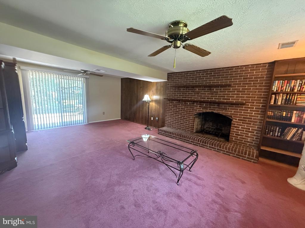 4007 BREWSTER LANE