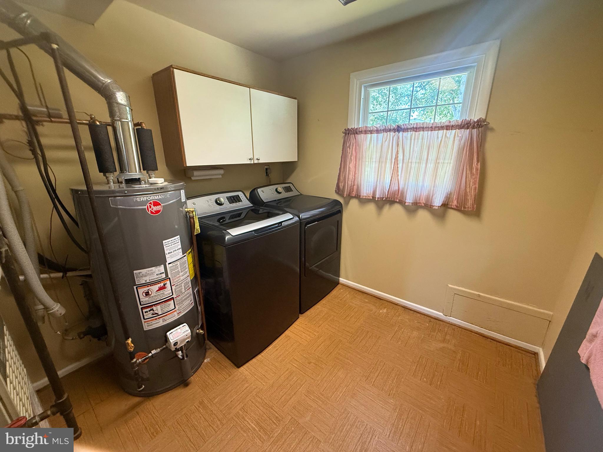 4007 BREWSTER LANE