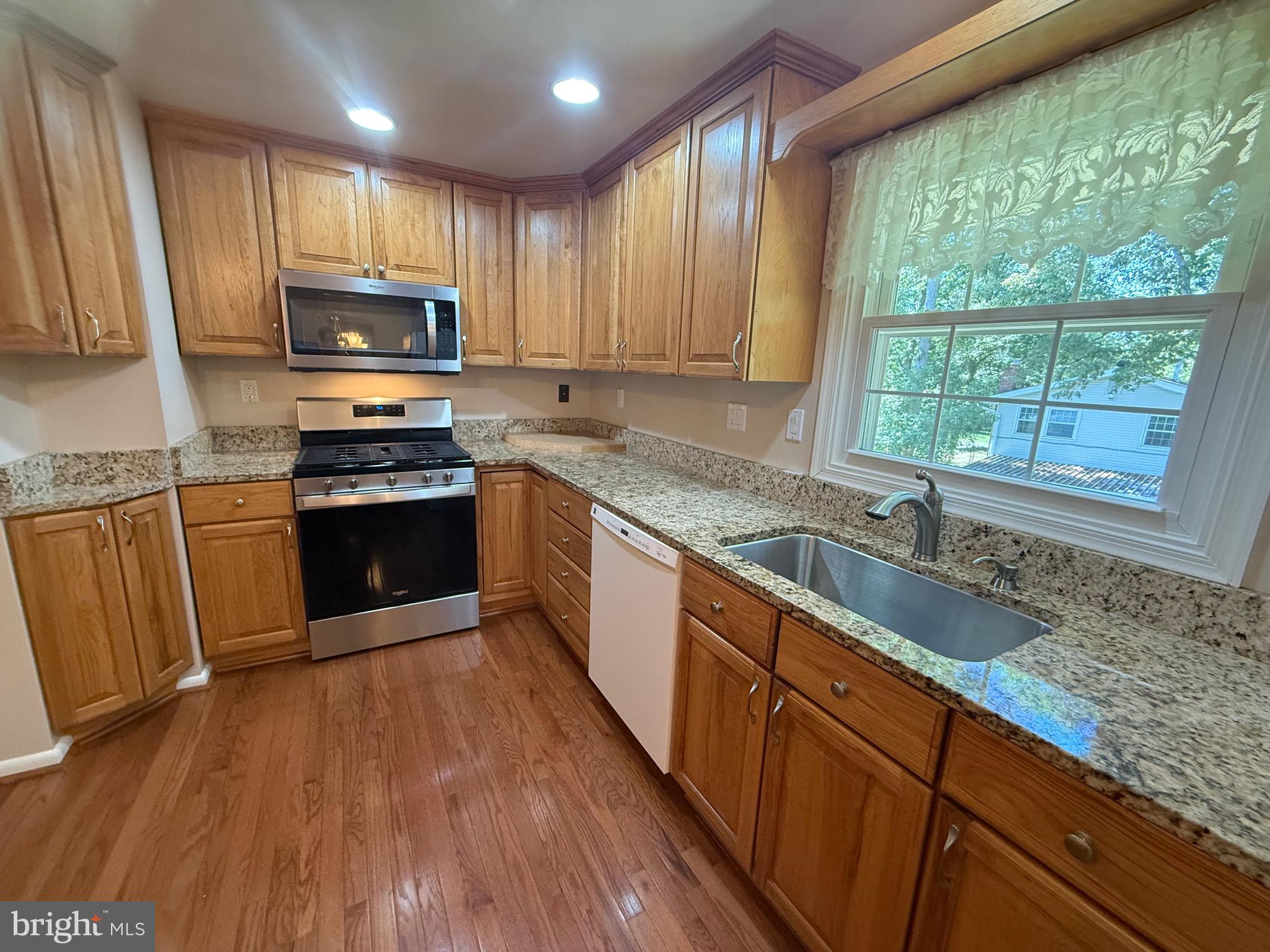 4007 BREWSTER LANE