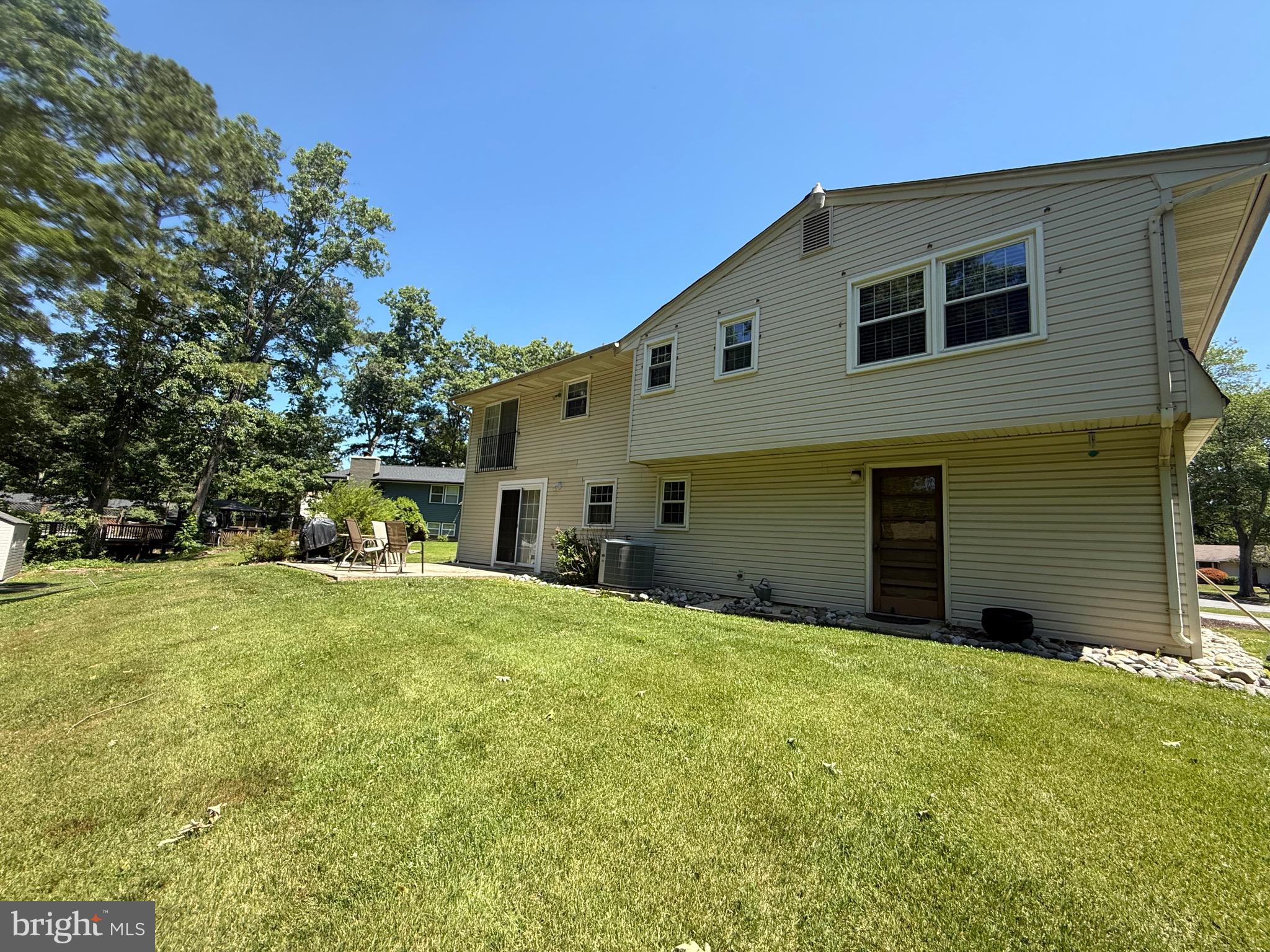 4007 BREWSTER LANE