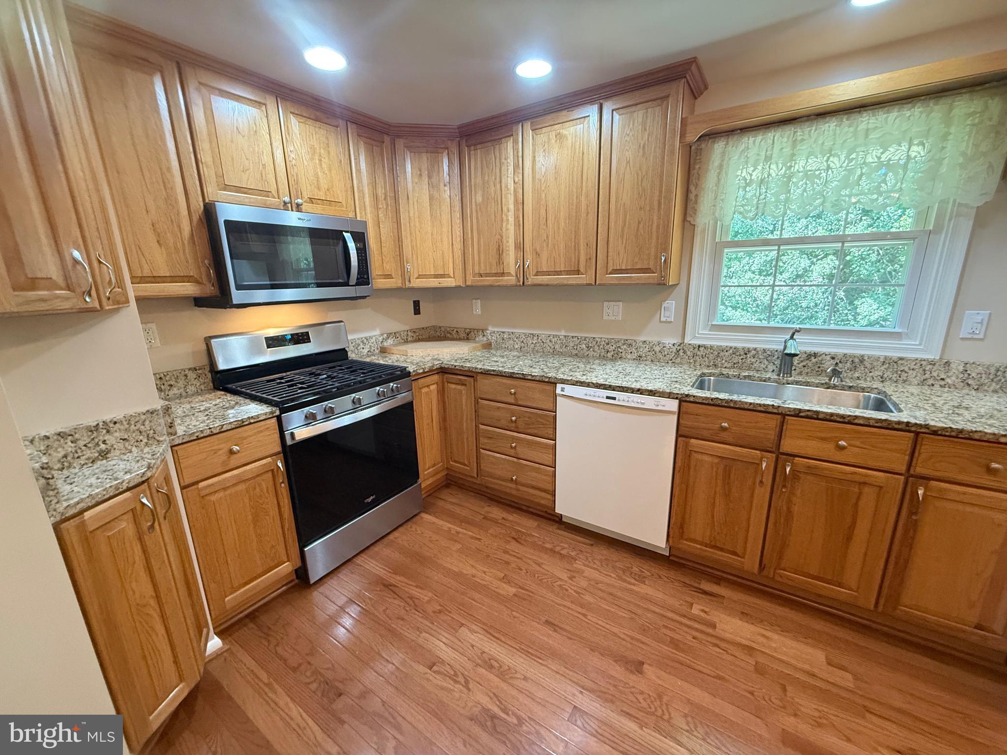 4007 BREWSTER LANE
