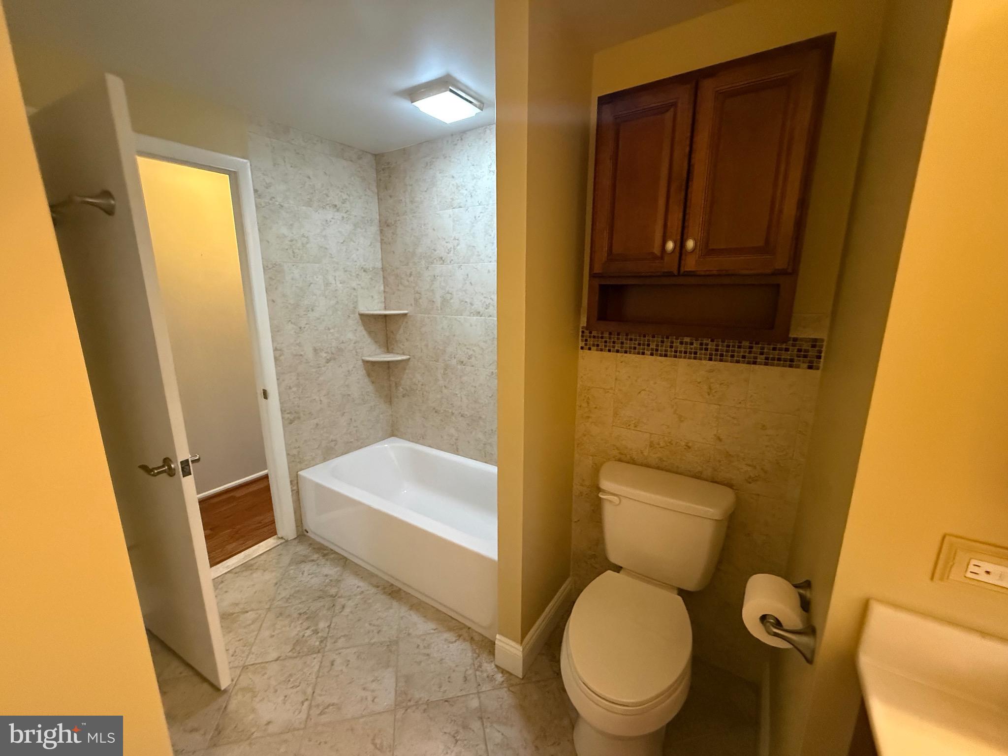4007 BREWSTER LANE