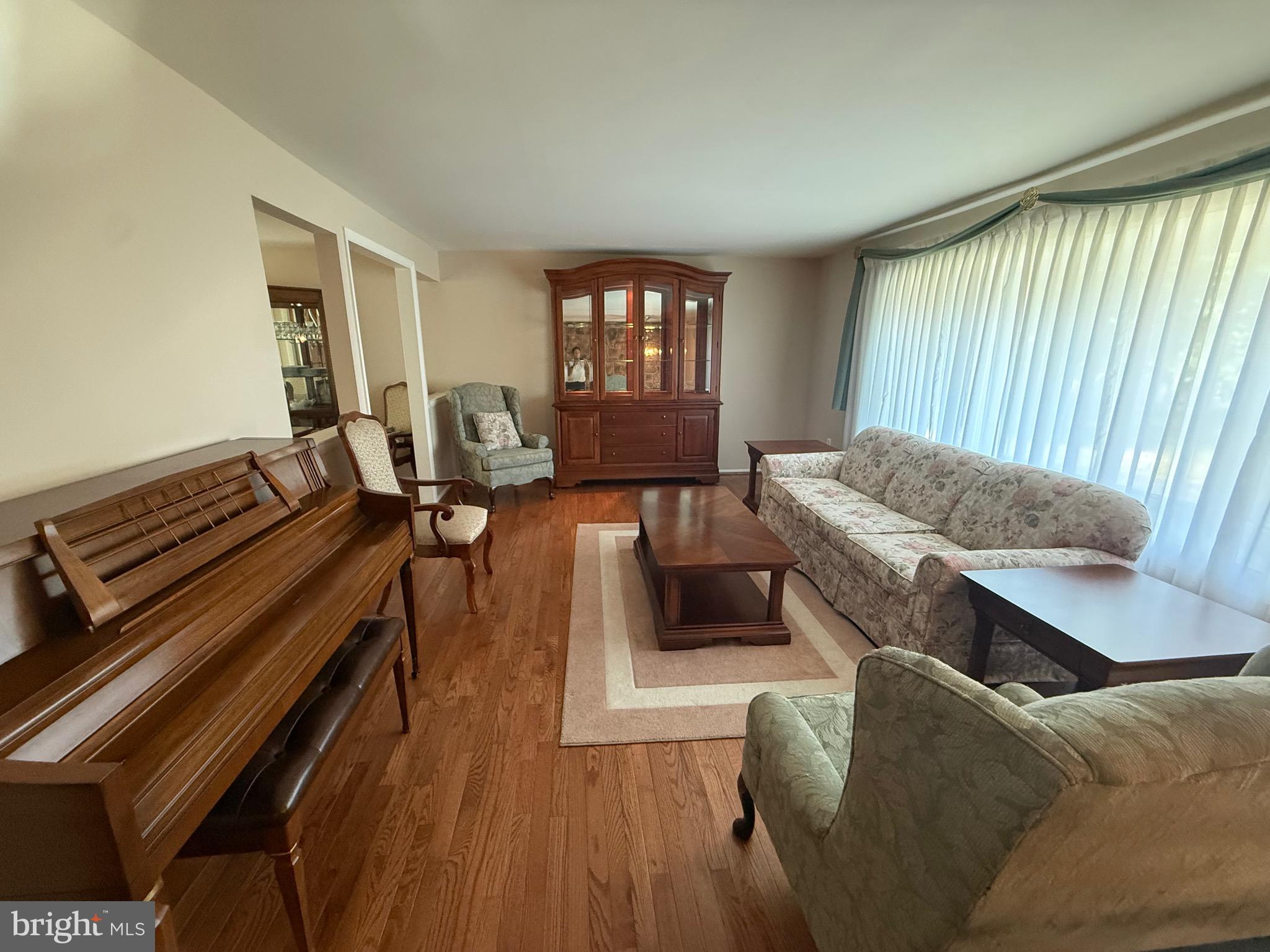 4007 BREWSTER LANE