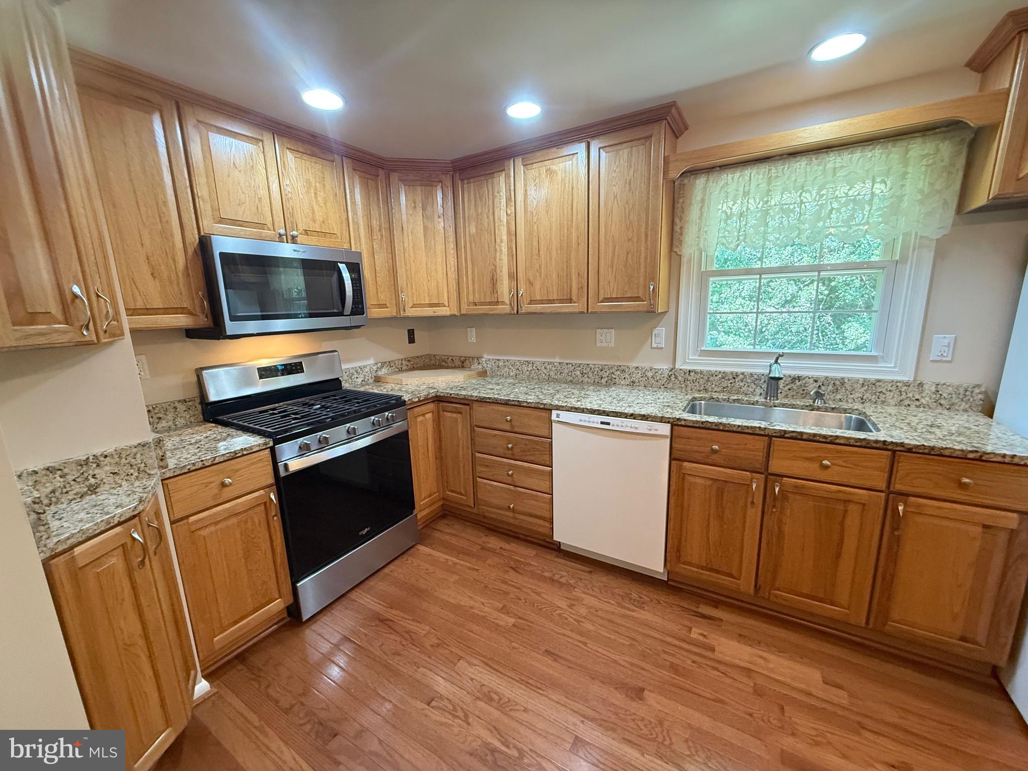 4007 BREWSTER LANE
