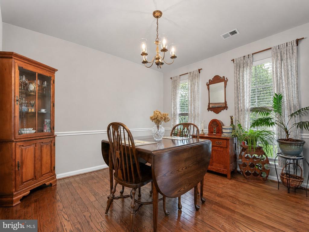 1331 REDWOOD CIRCLE
