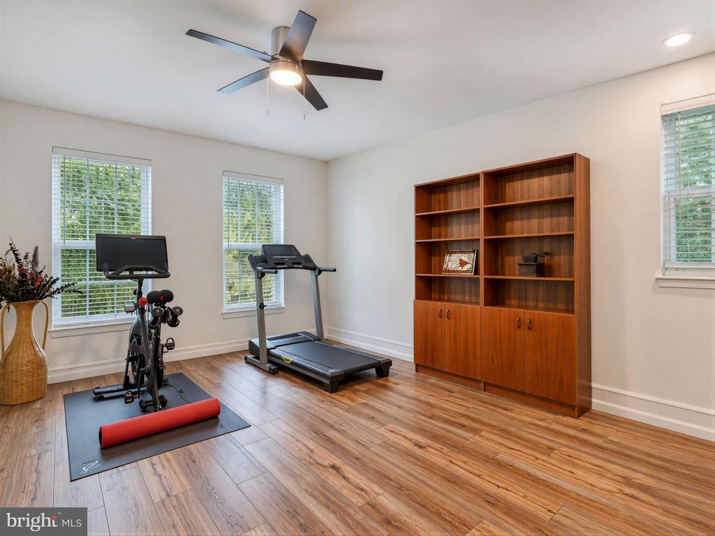 1331 REDWOOD CIRCLE